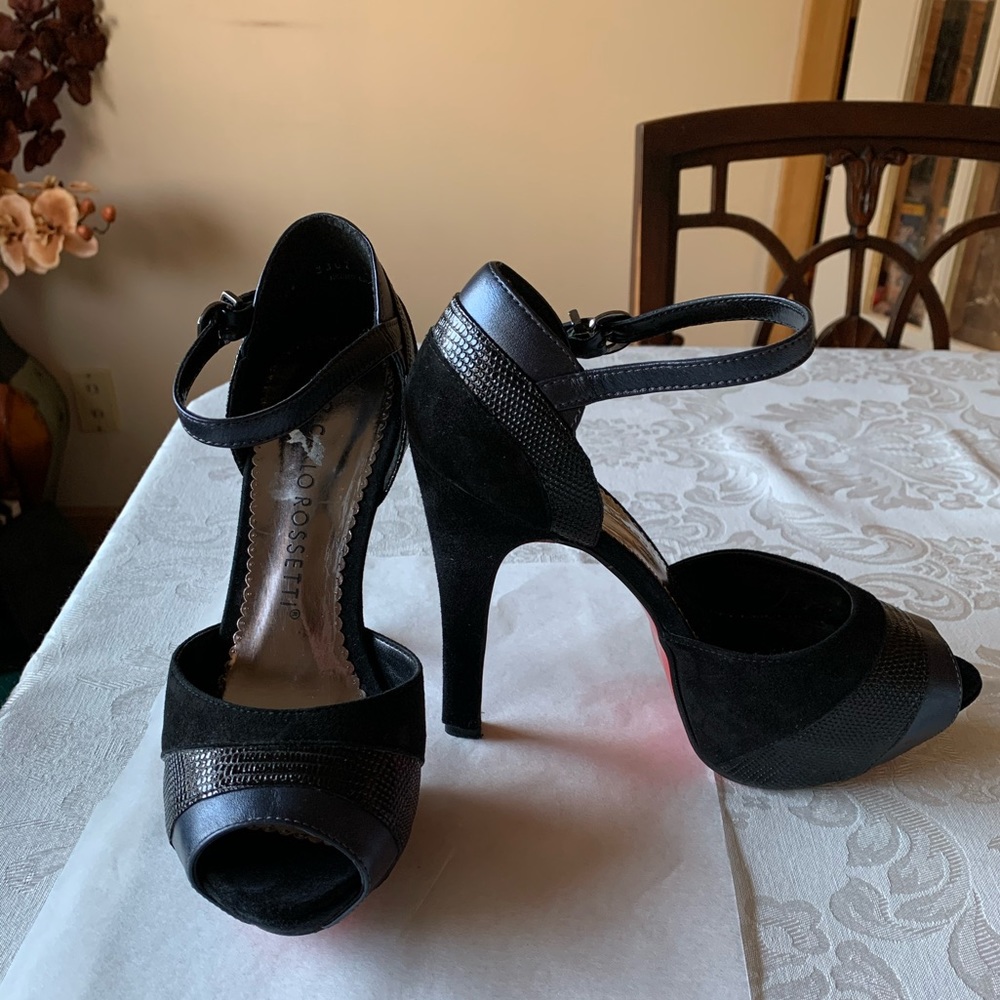 Beautiful Heeled Sandal. US 7 - Picture 4 of 8